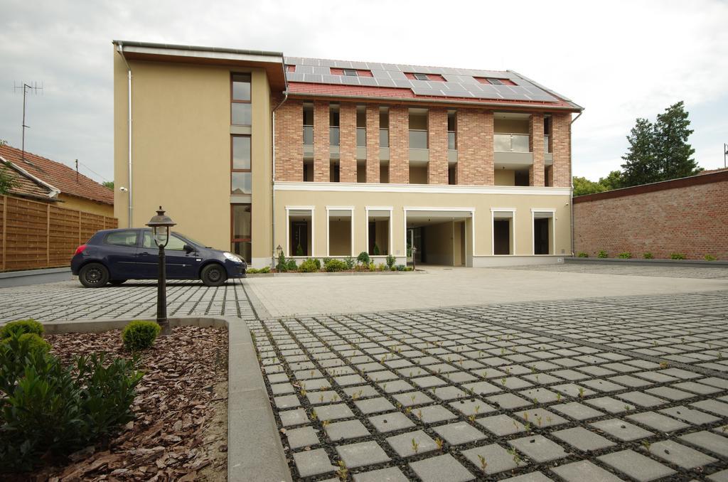 Almasy Apartmanhaz Gyula Eksteriør billede